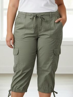 George Olive Green Plus-Size Cargo Capris with Drawstring Waist